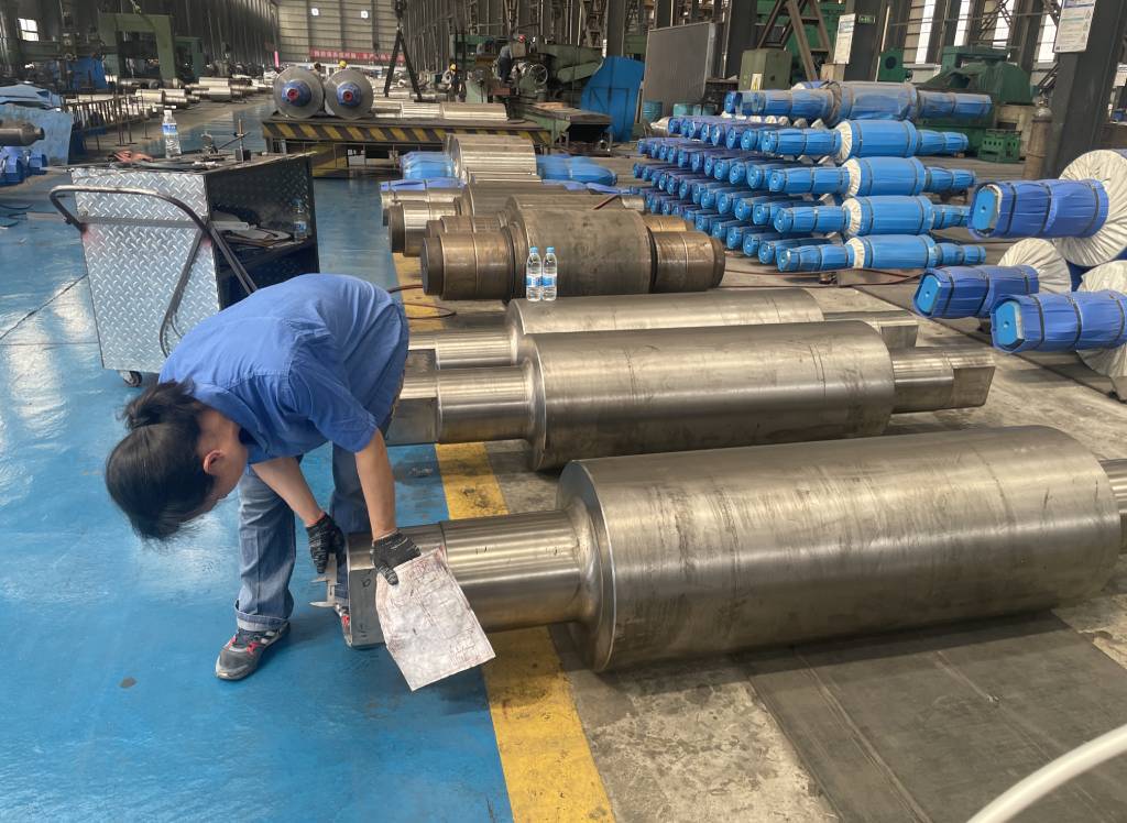 525x1400x2540 Rollos de acero Adamite